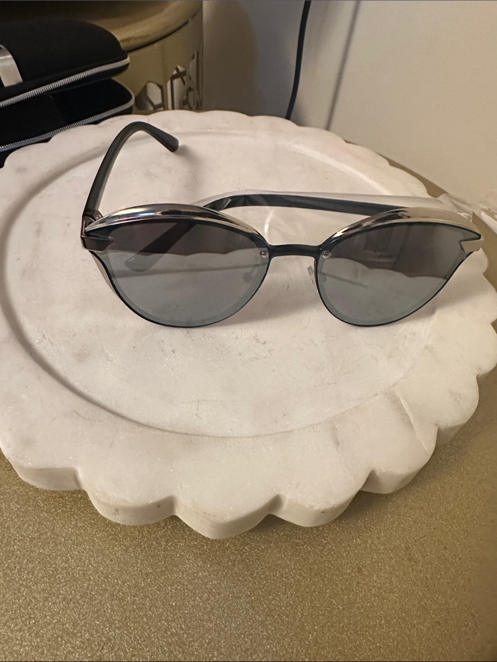 Cat-Eye Women's Sunglasses in Gunmetal Gray